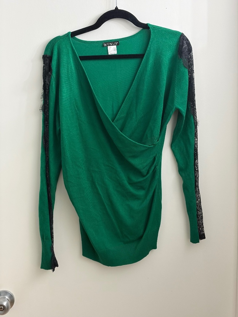 Green lace sleeve tee